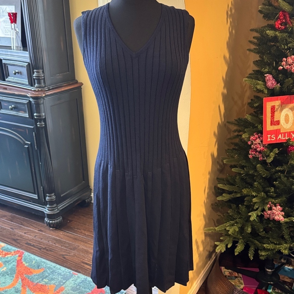 St. John Luxury Knit Timeless Navy Ribbed V Neck Sleeveless Pleated Midi Dress